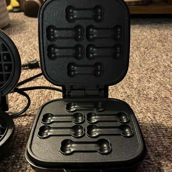 DASH waffle and dog treat makers - Picture 3 of 3